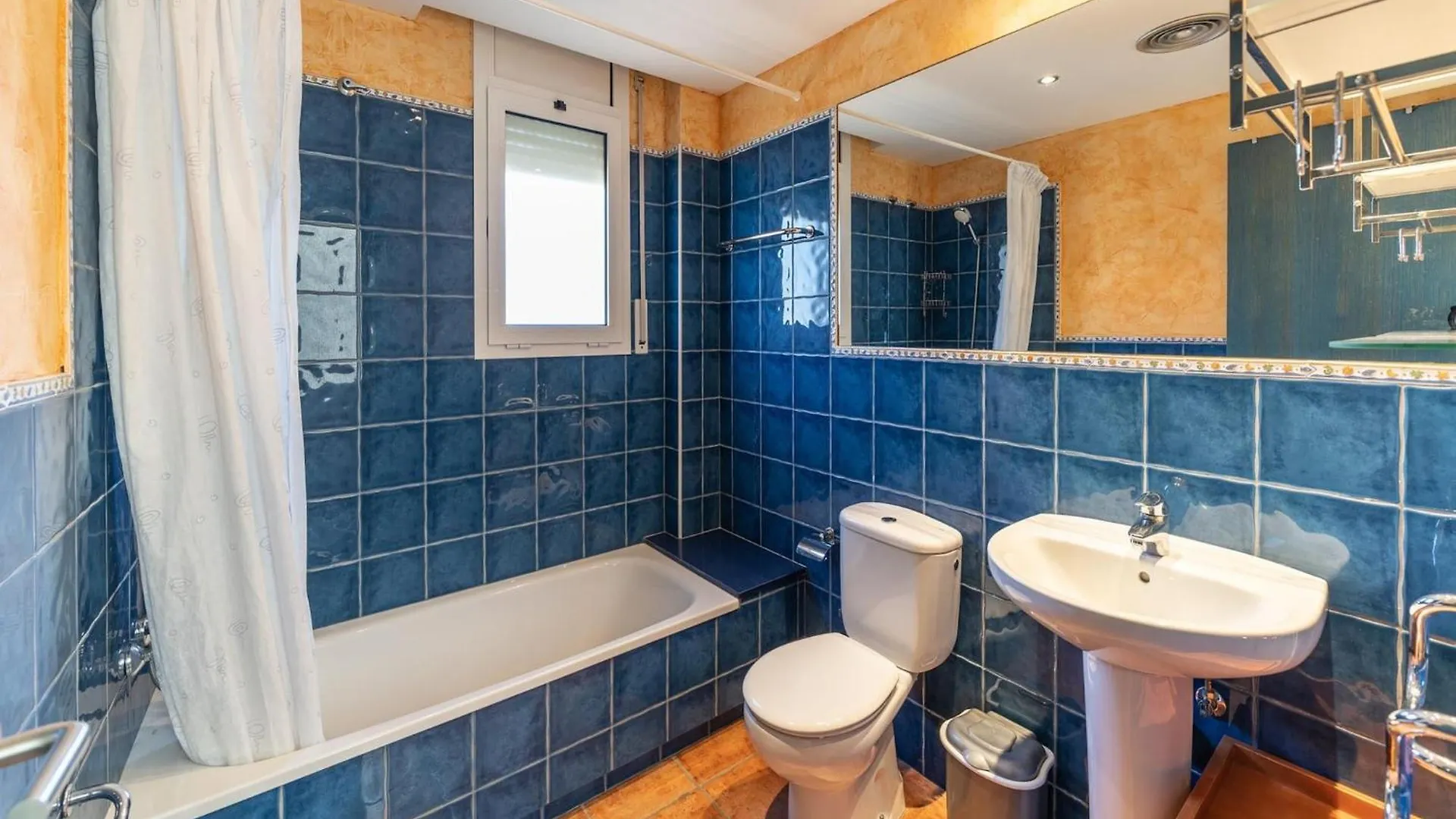 Apartment, 200M From Riells Beach L'Escala Apartment